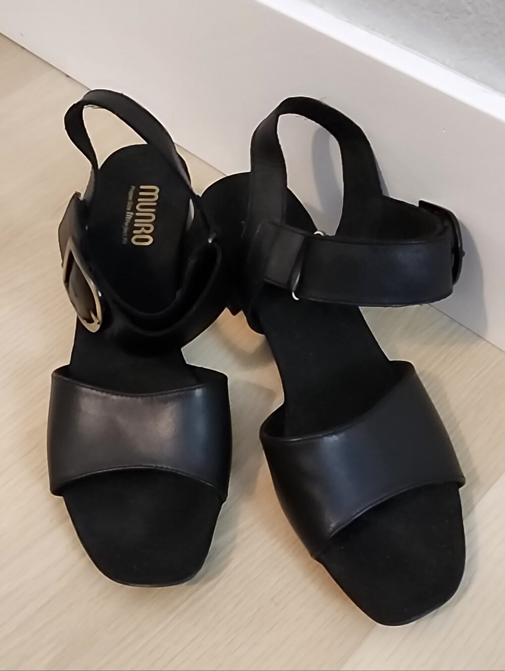 Munro Neeta Black Leather Ankle-Strap Sandals